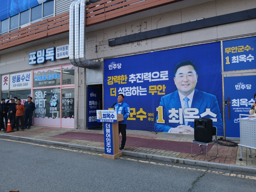 J-Hub AI 분석: 전남 무안군의 RE100 기반 반도체 산업 유치 전략 및 미래 물류 허브 가능성 분석