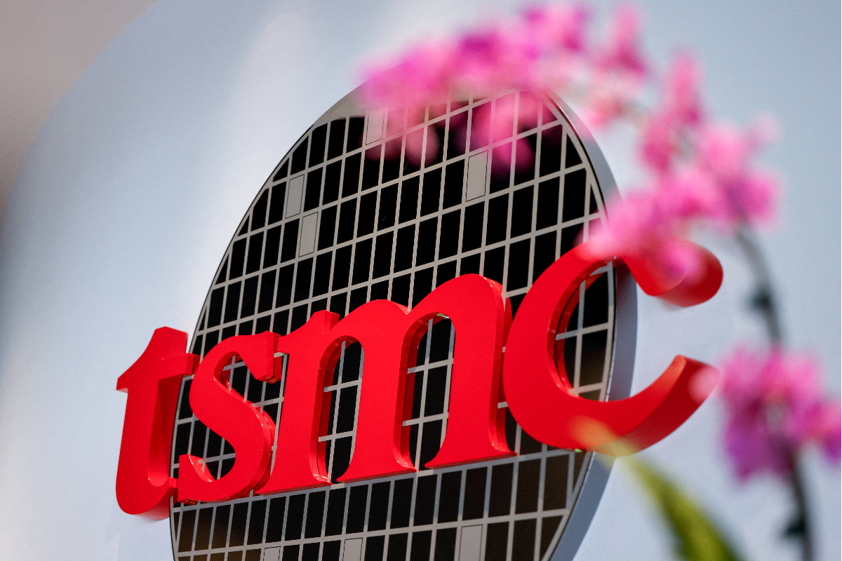 # 🚀 AI 패러다임 전환 가속화: TSMC 실적 및 테슬라 AI 칩 로드맵 분석을 통한 첨단 파운드리 생태계 심층 분석