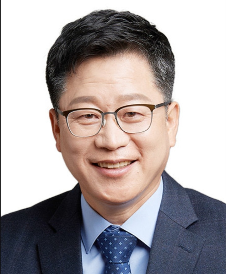 초연결 지역 생태계 구축: 전북형 MaaS 기반 스마트 모빌리티와 반도체 산업 시너지 분석