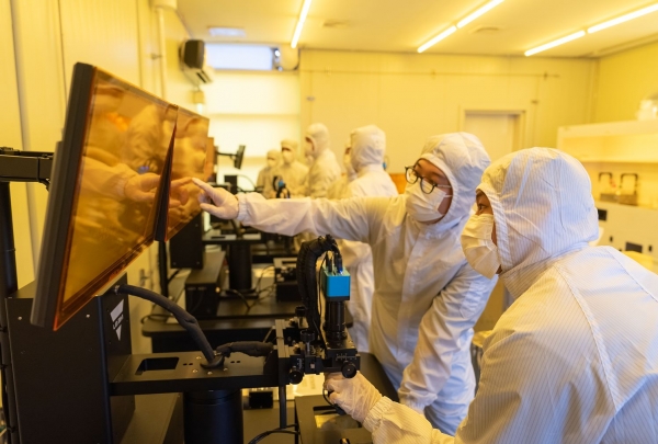 국내 반도체 MI 역량 강화를 위한 전략적 투자: 한국공학대학교 '첨단 반도체 특성화대학' 사업 분석
