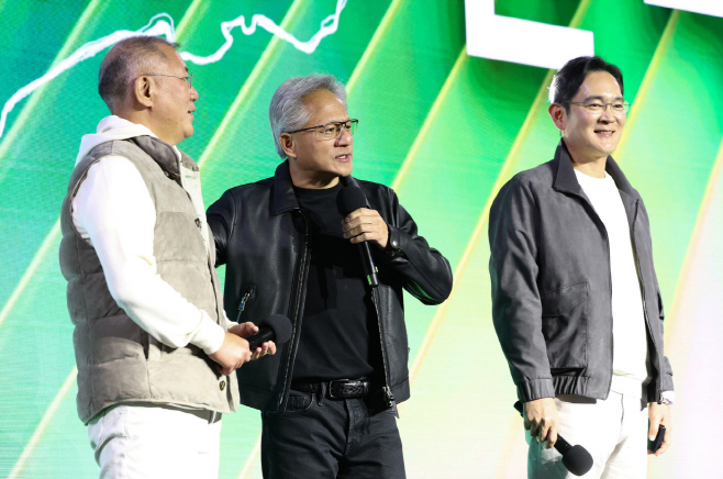 # J-Hub AI 분석: AI 시대, 반도체 및 인프라 기반 아시아 재벌의 부상과 기술적 시사점