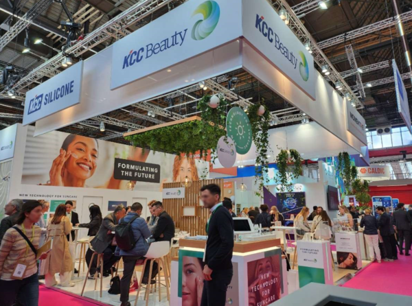 J-Hub AI 분석: KCC실리콘, 실리콘 기반 뷰티 소재 기반 유럽 시장 공략 강화 - 기술 트렌드 및 산업 영향 분석