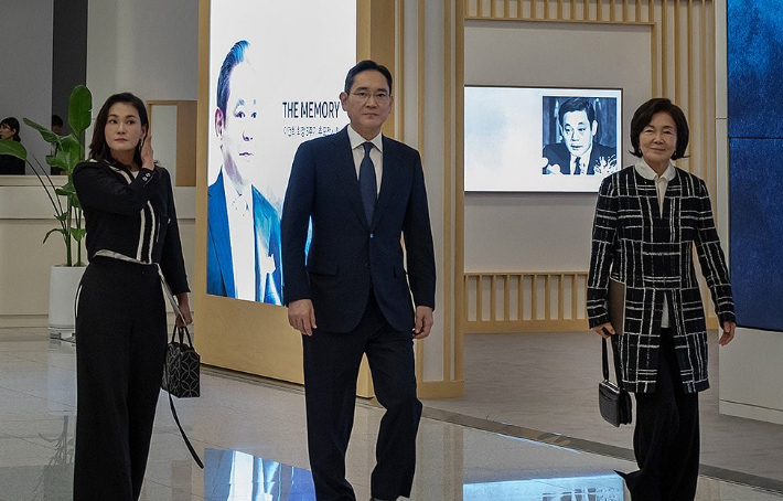 삼성그룹 지배구조 안정화: 반도체 미래 전략과 기술 로드맵에 대한 심층 분석