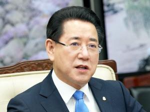 # 📈 지역 특화 첨단 산업 클러스터 구축을 위한 정책적 설계 분석: AI 및 반도체 융합 생태계 조성의 기술적 요구사항