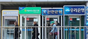 # J-Hub AI 분석: 금리 인상 시나리오와 반도체 산업의 거시경제적 영향 분석