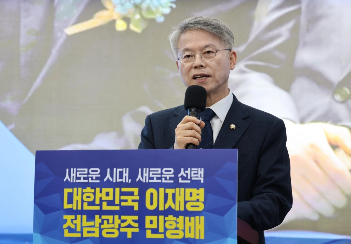 # J-Hub AI 분석: 10조 규모 반도체 공장 유치를 통한 전남·광주 지역 경제 혁신 전략 분석