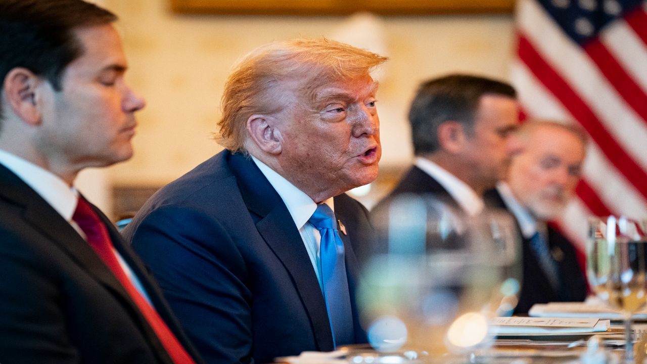 J-Hub AI 분석: 지정학적 공급망 역학 변화와 반도체 산업의 핵심 소재 리질리언스 강화 전략