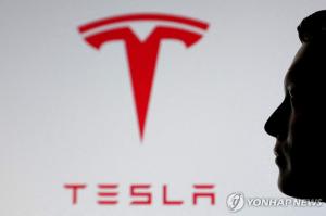 J-Hub AI 분석: 테슬라 AI5 칩 '테이프 아웃' 분석 및 차세대 자율주행 컴퓨팅 아키텍처 전망