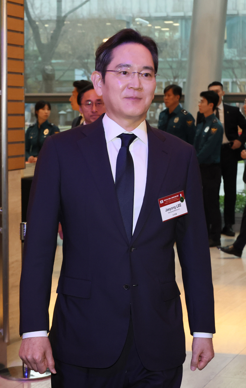 J-Hub AI 분석 리포트: 삼성전자 지배구조 안정화를 통한 차세대 반도체 기술 로드맵 가속화 전망