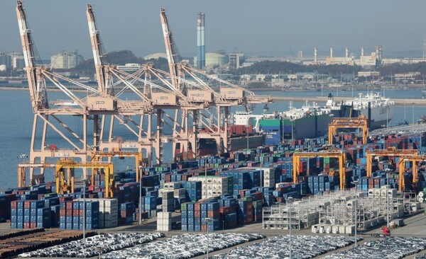 J-Hub AI 분석: 반도체 수출 호조에도 불구하고 외국인 자금 유출 확대, 국제수지 '엇갈린 흐름' 분석