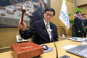 # J-Hub AI 분석: 중동발 지정학적 리스크가 촉발한 거시 경제 불안정성과 반도체 산업의 시사점