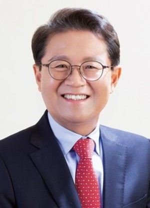 # J-Hub AI 분석: 충북 반도체 산업 육성 정책 분석 - 미래 먹거리 확보 전략 및 엔지니어링 과제