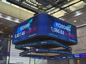 글로벌 지정학적 리스크 완화에 따른 반도체 산업의 시장 동향 및 기술 투자 분석