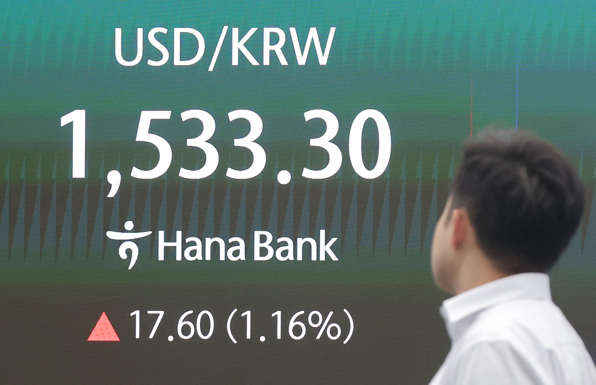J-Hub AI 분석 보고서: 글로벌 환율 변동성 심화에 따른 반도체 공급망 재편 및 핵심 기술 대응 전략 분석