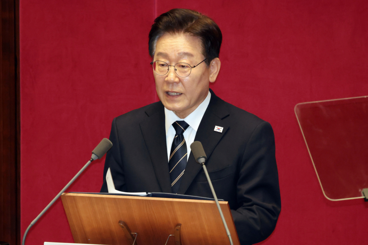 중동 지정학적 리스크 심화에 따른 반도체 산업의 전략적 복원력 강화 및 기술적 대응 방안 분석