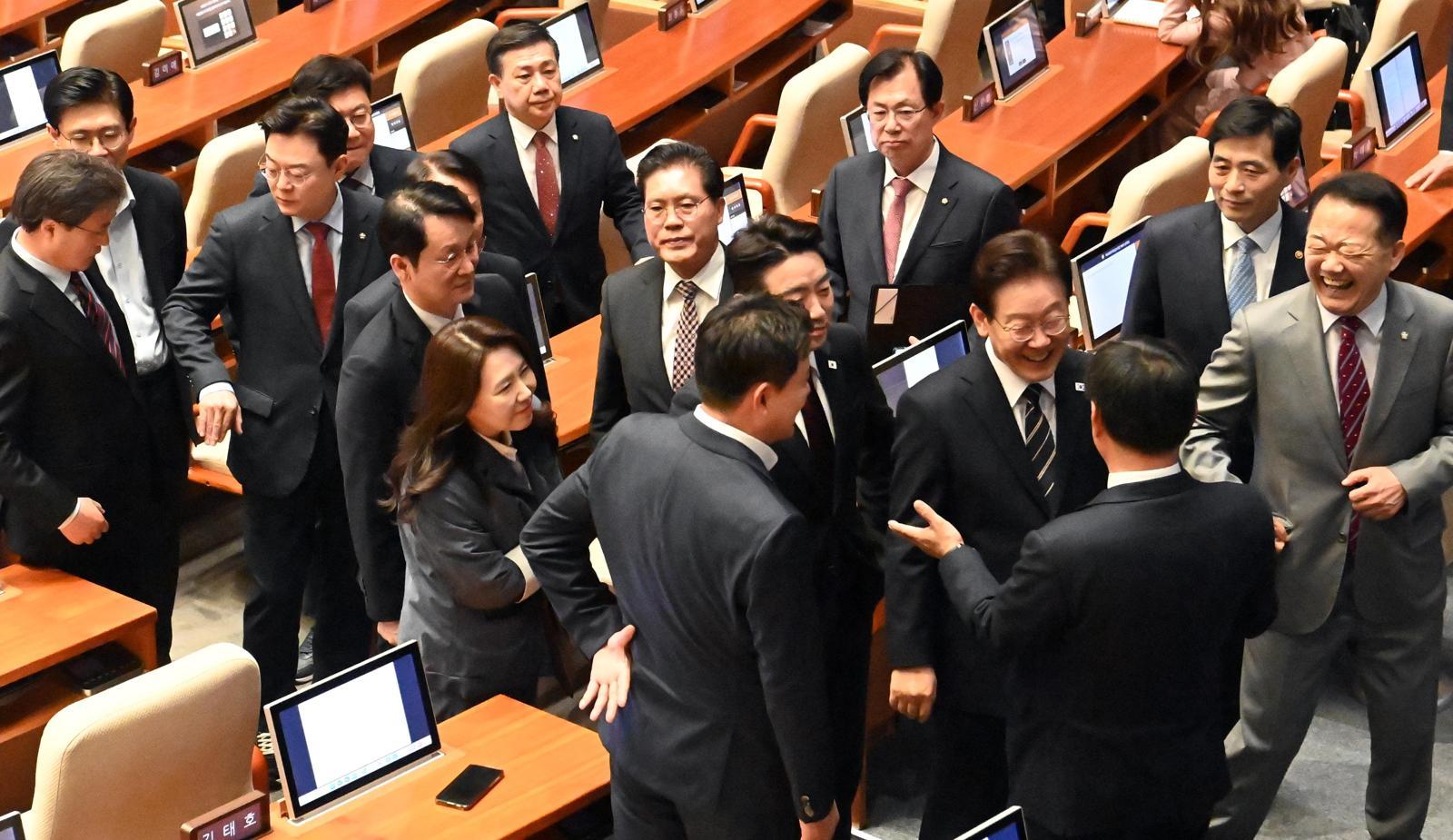 J-Hub AI 분석: 글로벌 반도체 공급망 재편 가속화와 국가 전략 기술 확보의 시급성