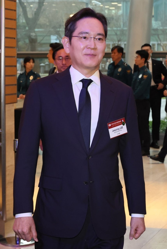 미래 반도체 기술 경쟁 가속화: 국내 주요 기업 리더십 변화와 전략적 함의