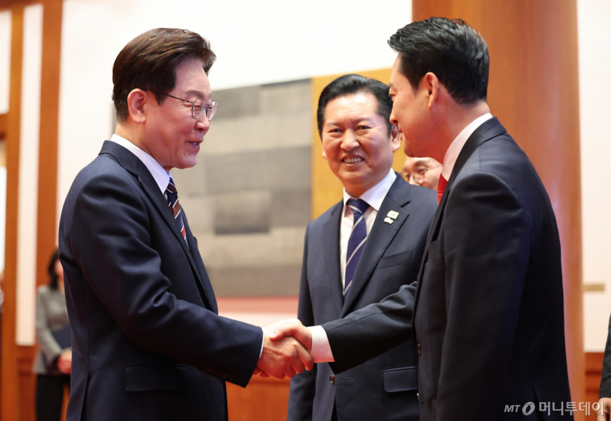반도체 산업 주도 초과세수, 국가 재정 건전성 및 미래 기술 투자 동력 분석